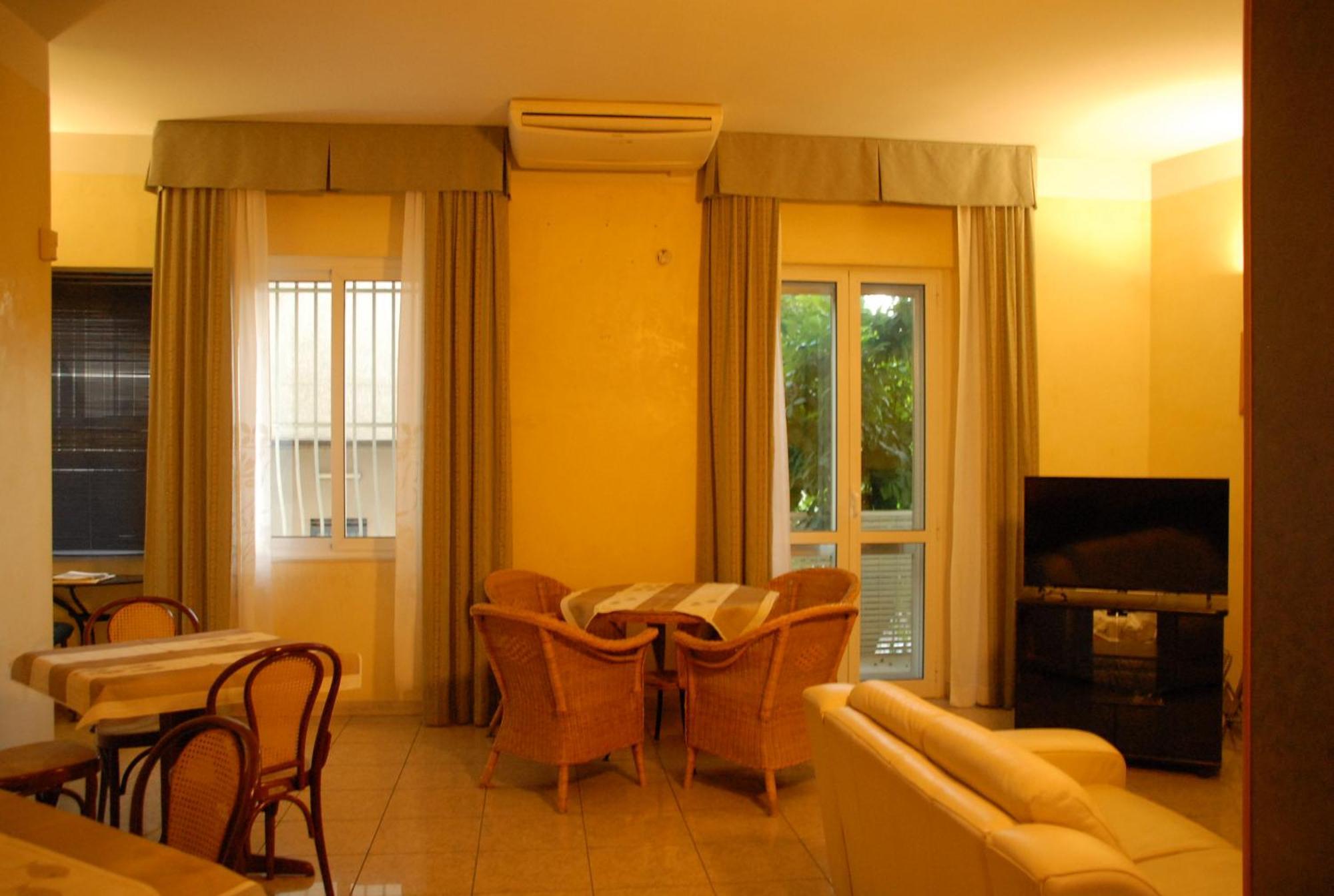 Hotel Arno Rimini Exterior foto